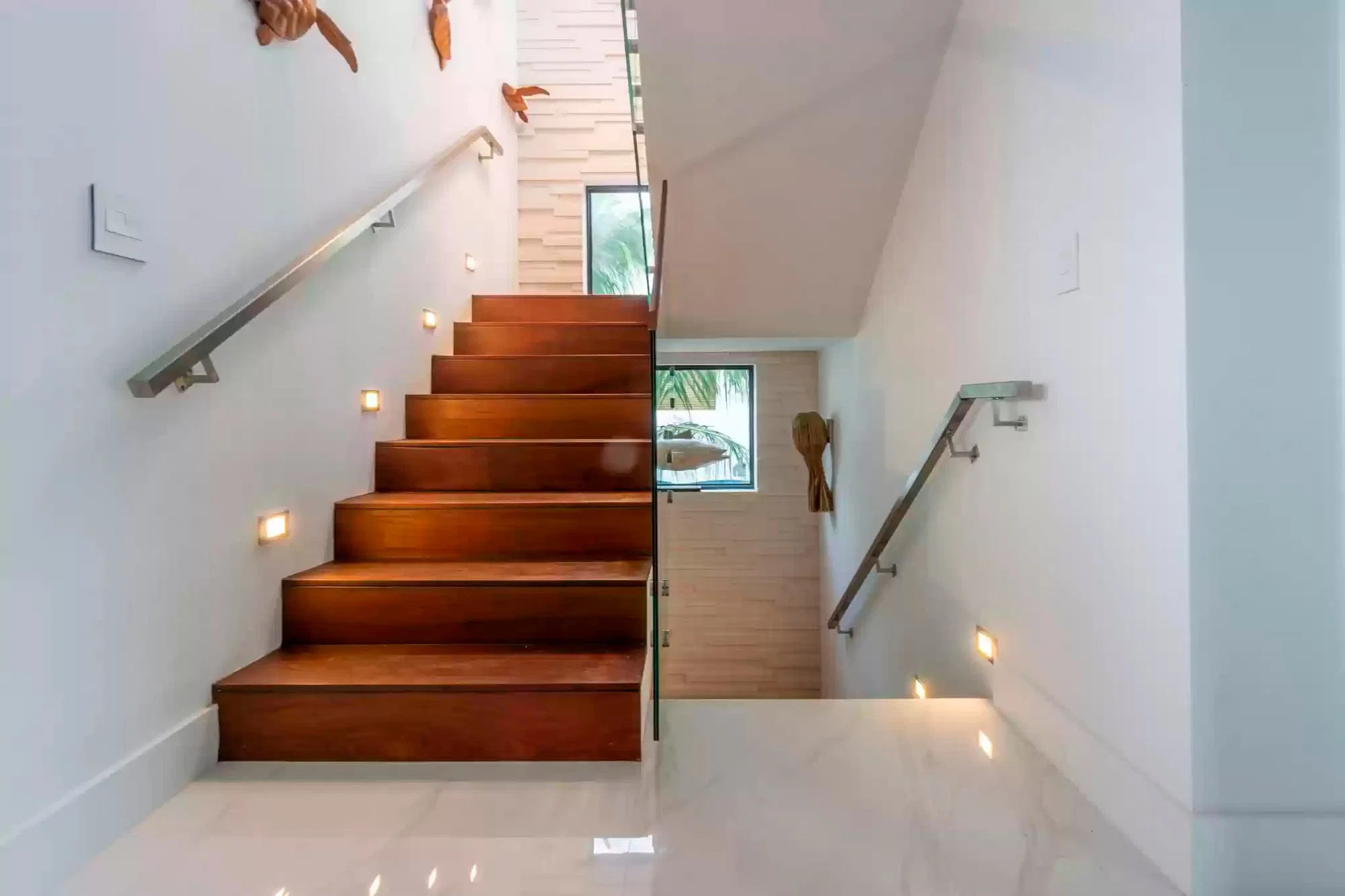 Deck e spa revestido em madeira nobre executado pela DeckPro